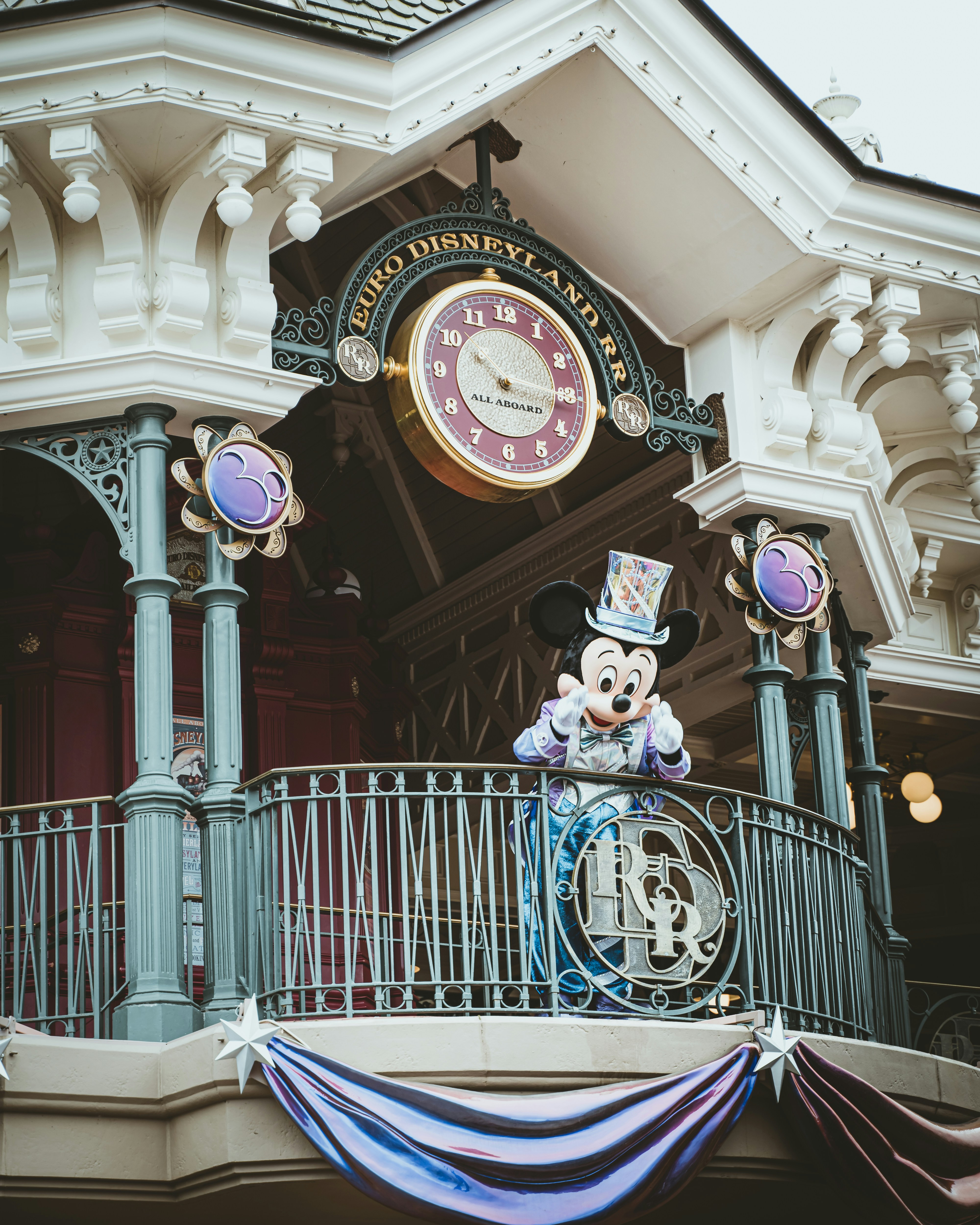 Disneyland Paris evening lights and atmosphere